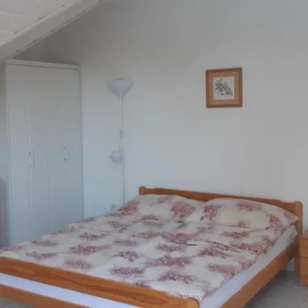 Renoviertes Ferienhaus In Mit Grosser Terrasse Holiday home