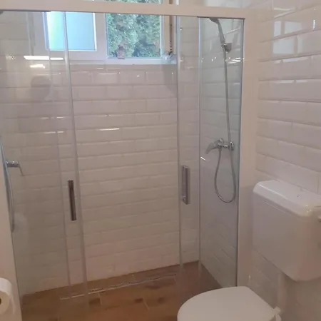 Renoviertes Ferienhaus In Mit Grosser Terrasse *