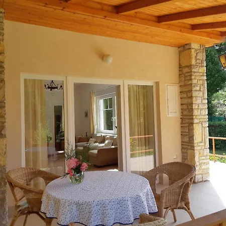 Renoviertes Ferienhaus In Mit Grosser Terrasse Holiday home Zamardi